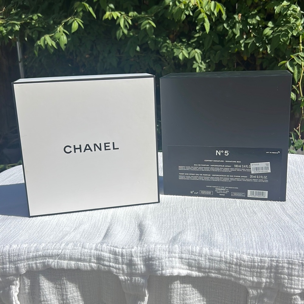 Chanel box.🖤